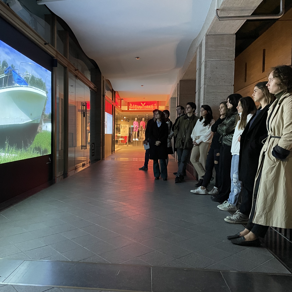 “Het is goed dat studenten ook buiten het museum kennismaken met kunst”