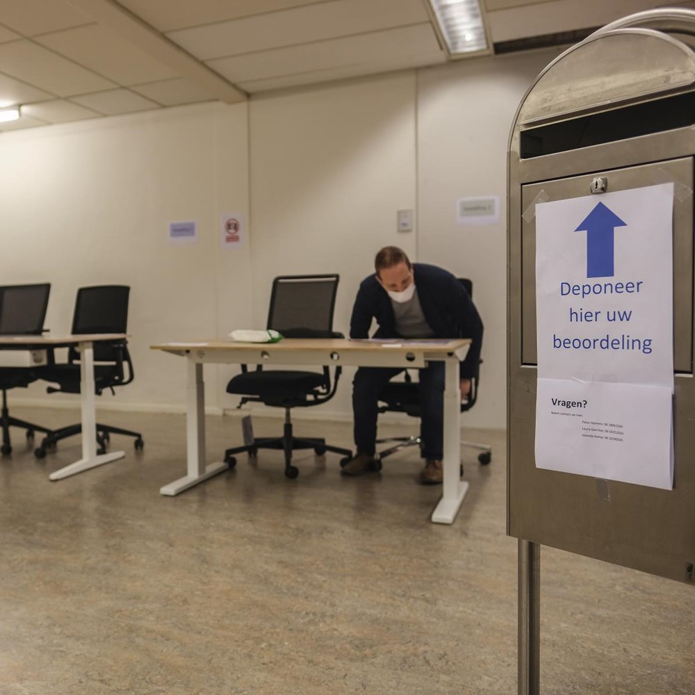 Zoek de verschillen tussen bureau 1 en bureau 2