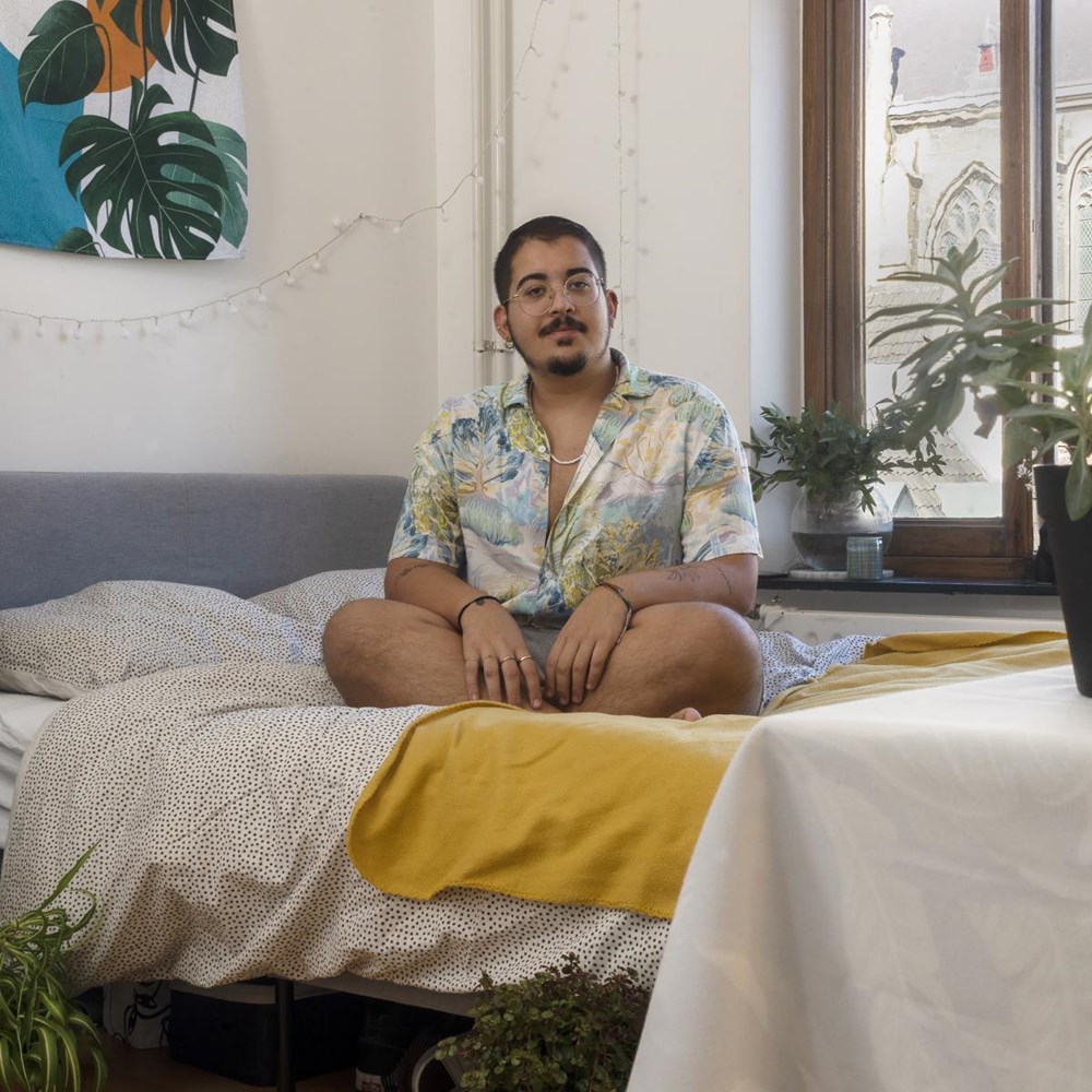 “Als ik bij mijn ouders blijf wonen, moet ik in militaire dienst”