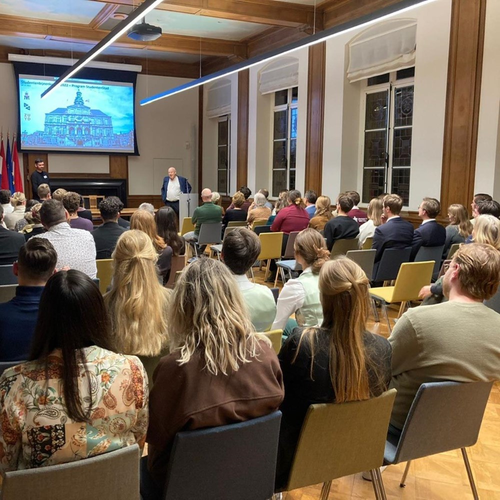 “Wij hebben vaak het gevoel dat UM-studenten ons dom vinden”