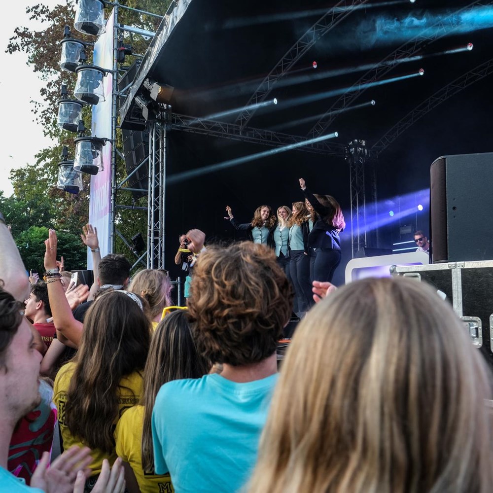 Trompetten, koude drankjes en hete beats 