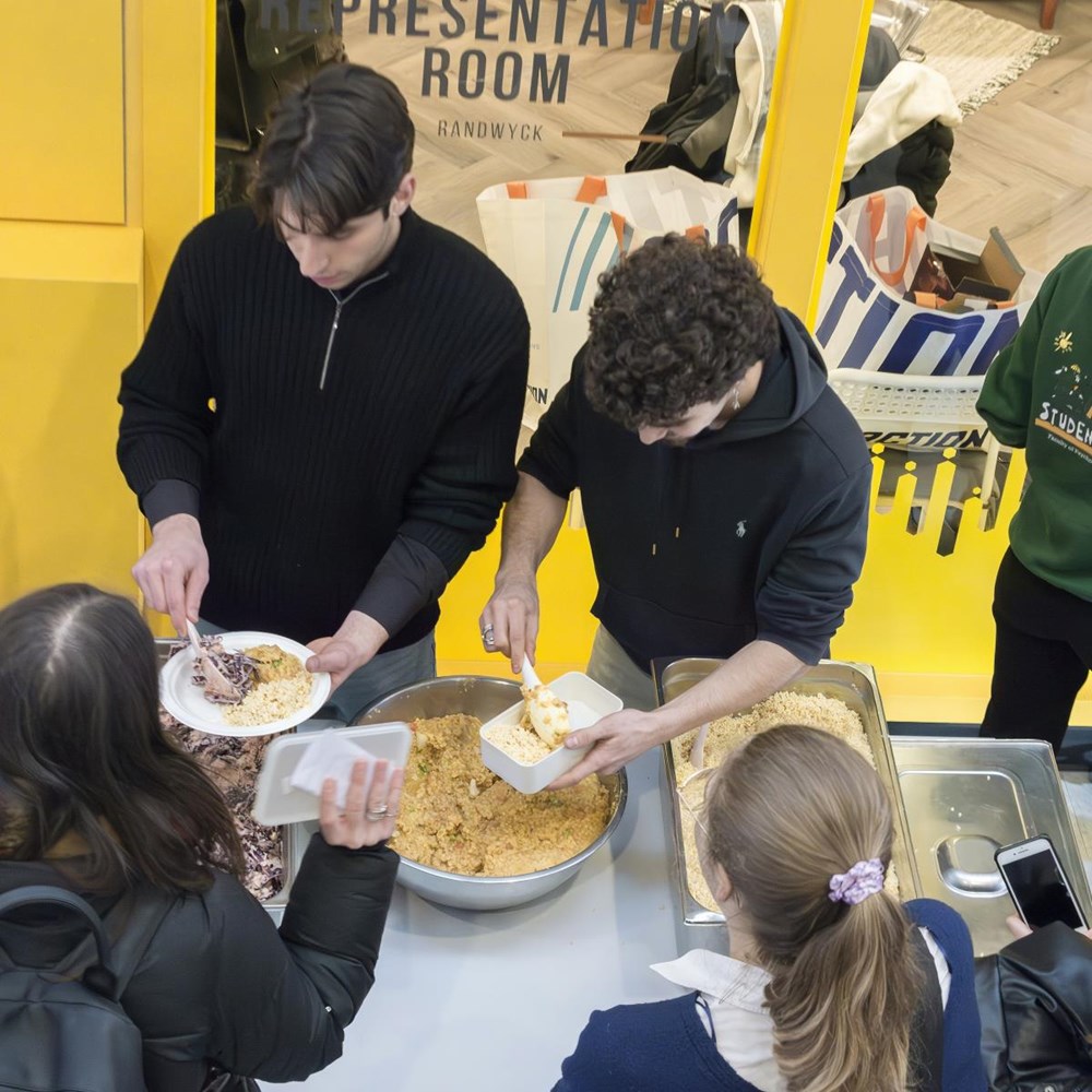 “Studenten die het minder breed hebben, kunnen zich geen lunch in de mensa veroorloven”