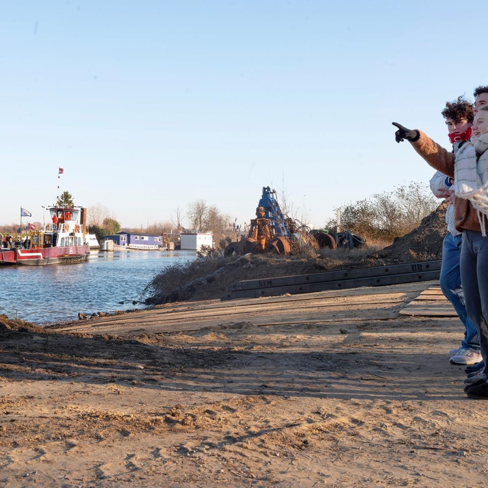 Studentenroeivereniging vangt woonbootbewoners op