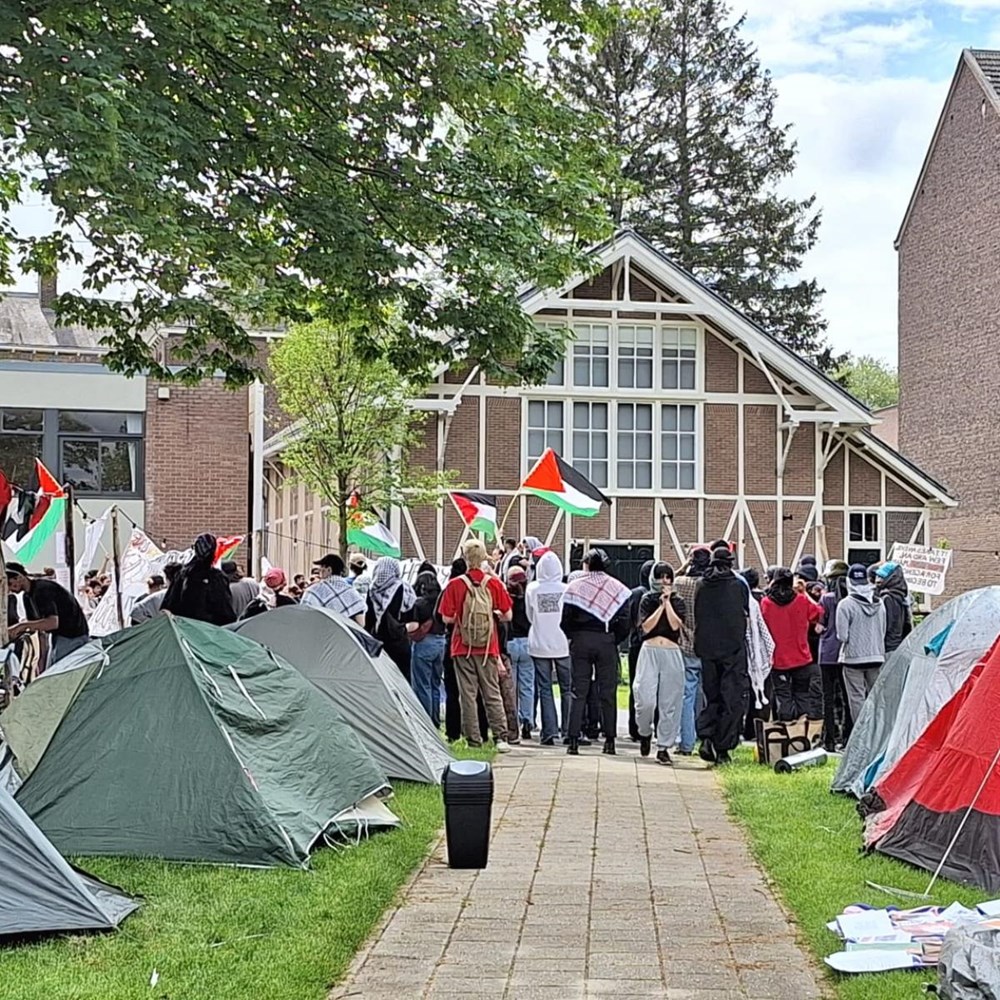 Demonstranten zetten tentenkamp op in tuin FASoS