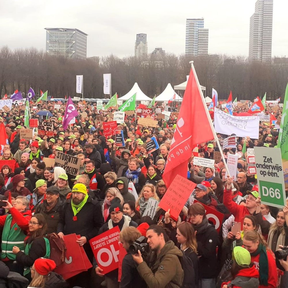 20 duizend demonstranten laten zich horen in Den Haag tegen onderwijsbezuinigingen