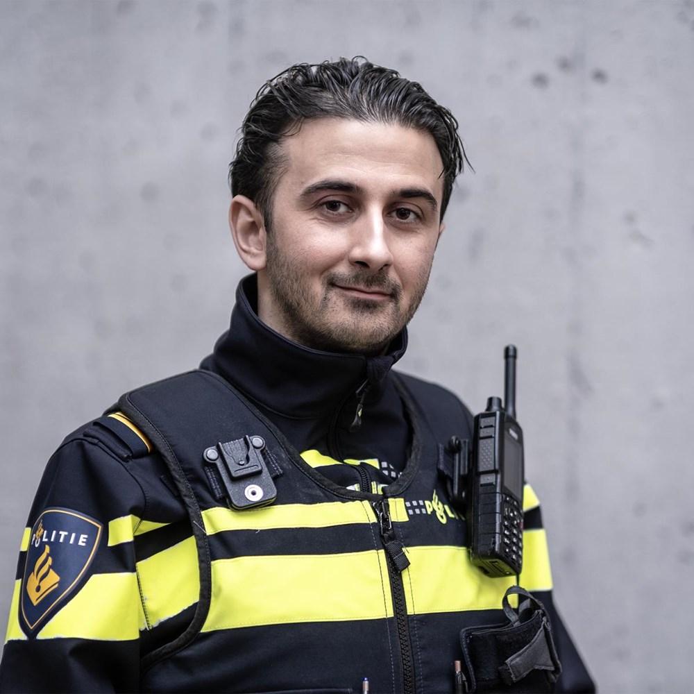 “Ben je blind? Ik ben bezig met een aanhouding!”