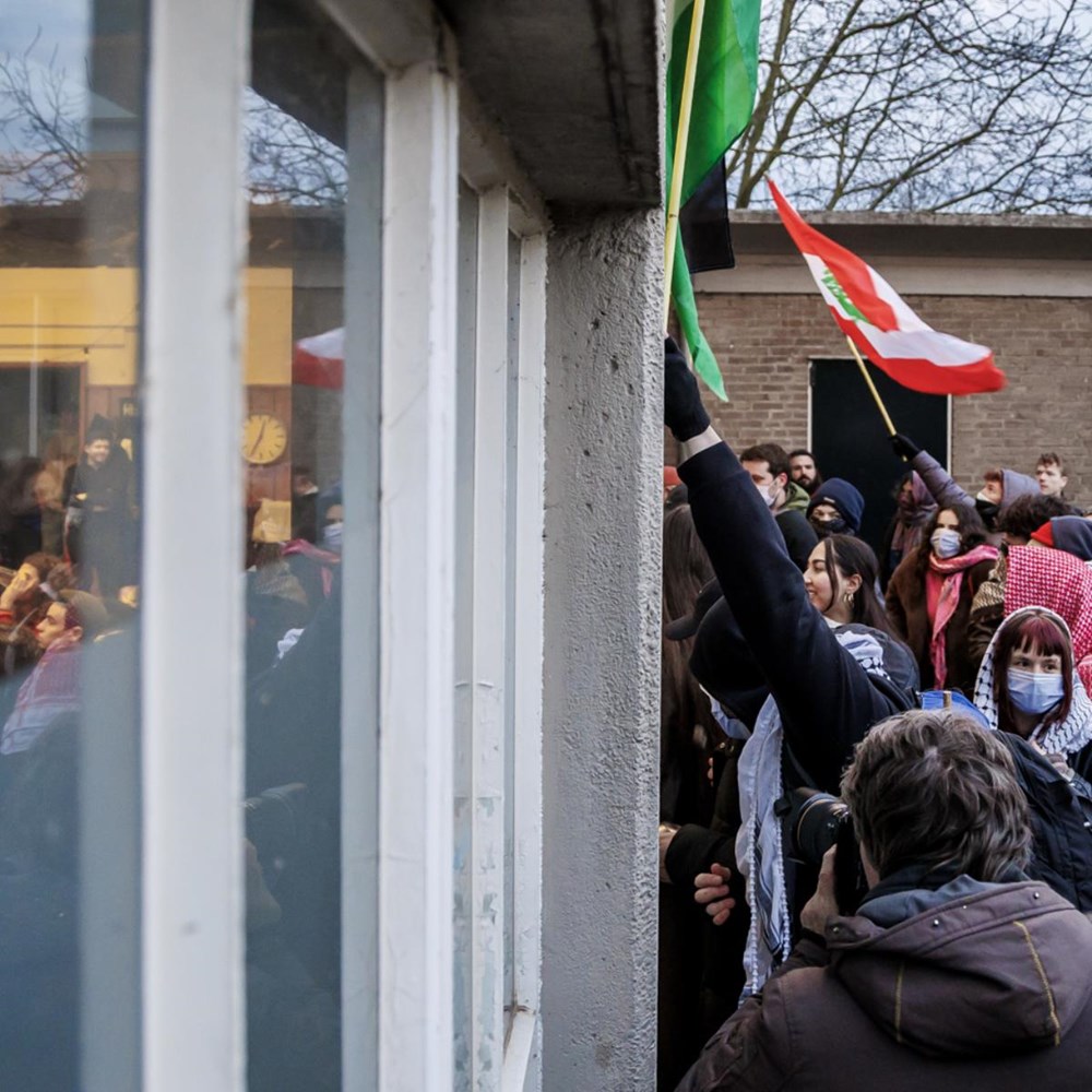 Demonstrerende studenten verstoren pro-Israëlische lezing op Tapijn