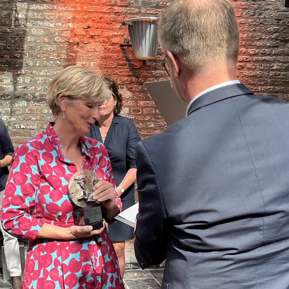 UM Medallion of Honour voor hoofdredacteur Observant