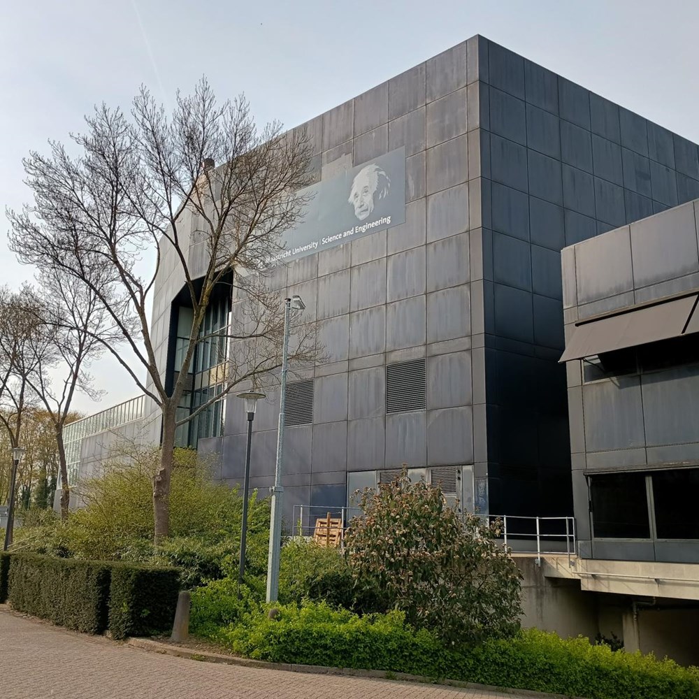 DUB30 krijgt enorme gevel met zonnepanelen