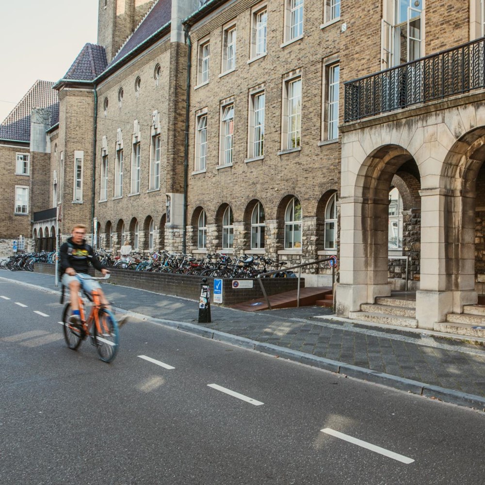 Faculty of Law: more money for staff