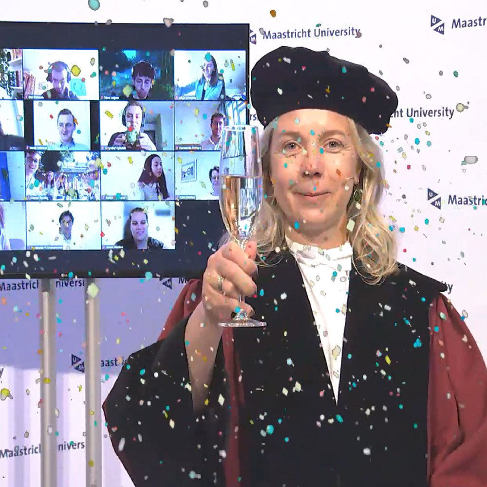Morning programme: bachelor’s theses and bubbly