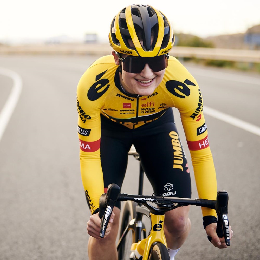 Master's student Eva van Agt suddenly became a pro cyclist: “Studying provides a nice distraction”