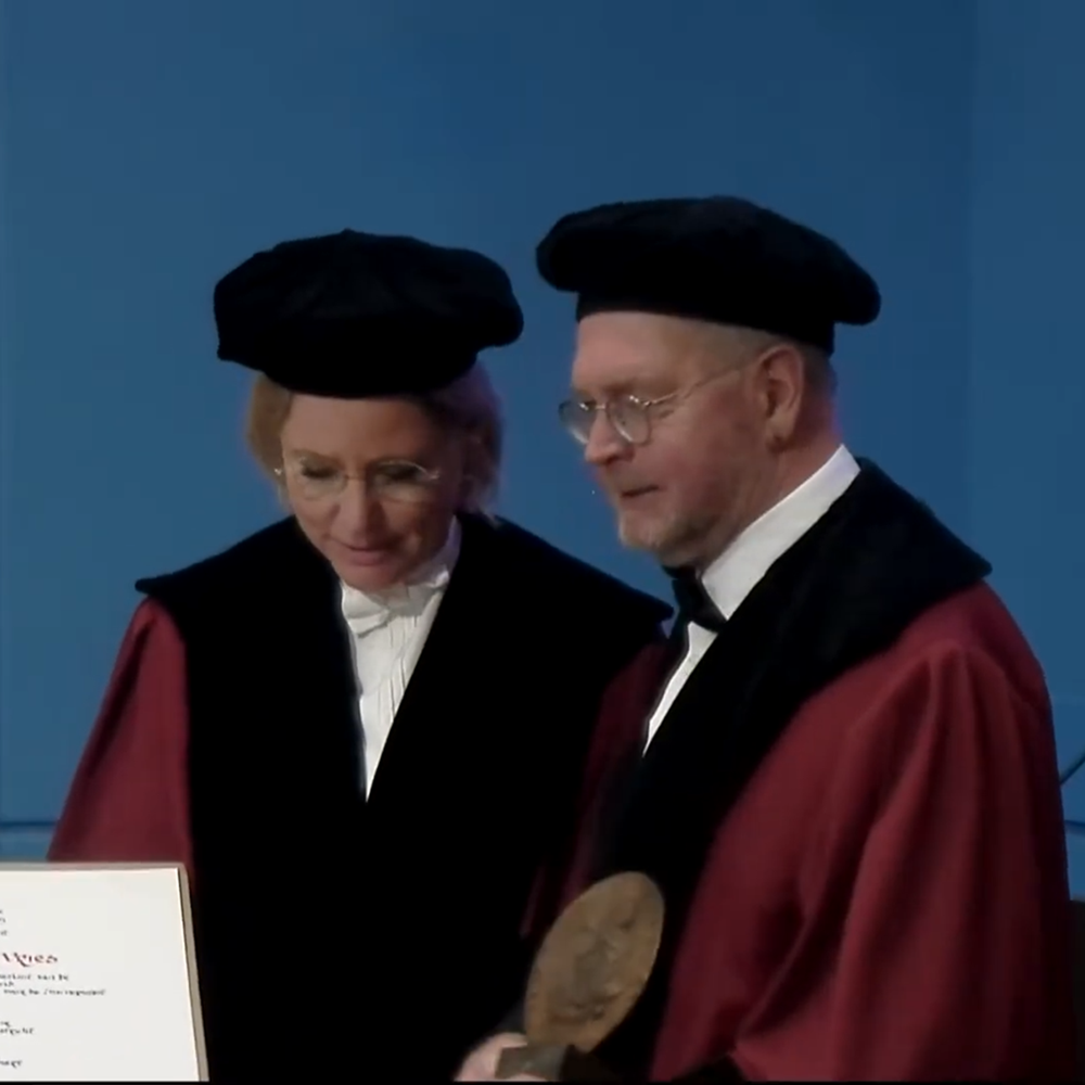 Tans Medal for departing Nanne de Vries