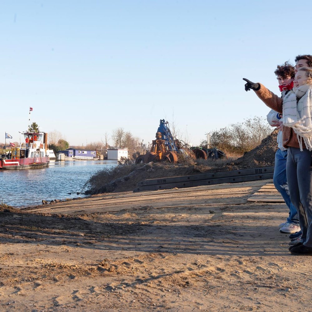 Student rowing association looks after houseboat inhabitants