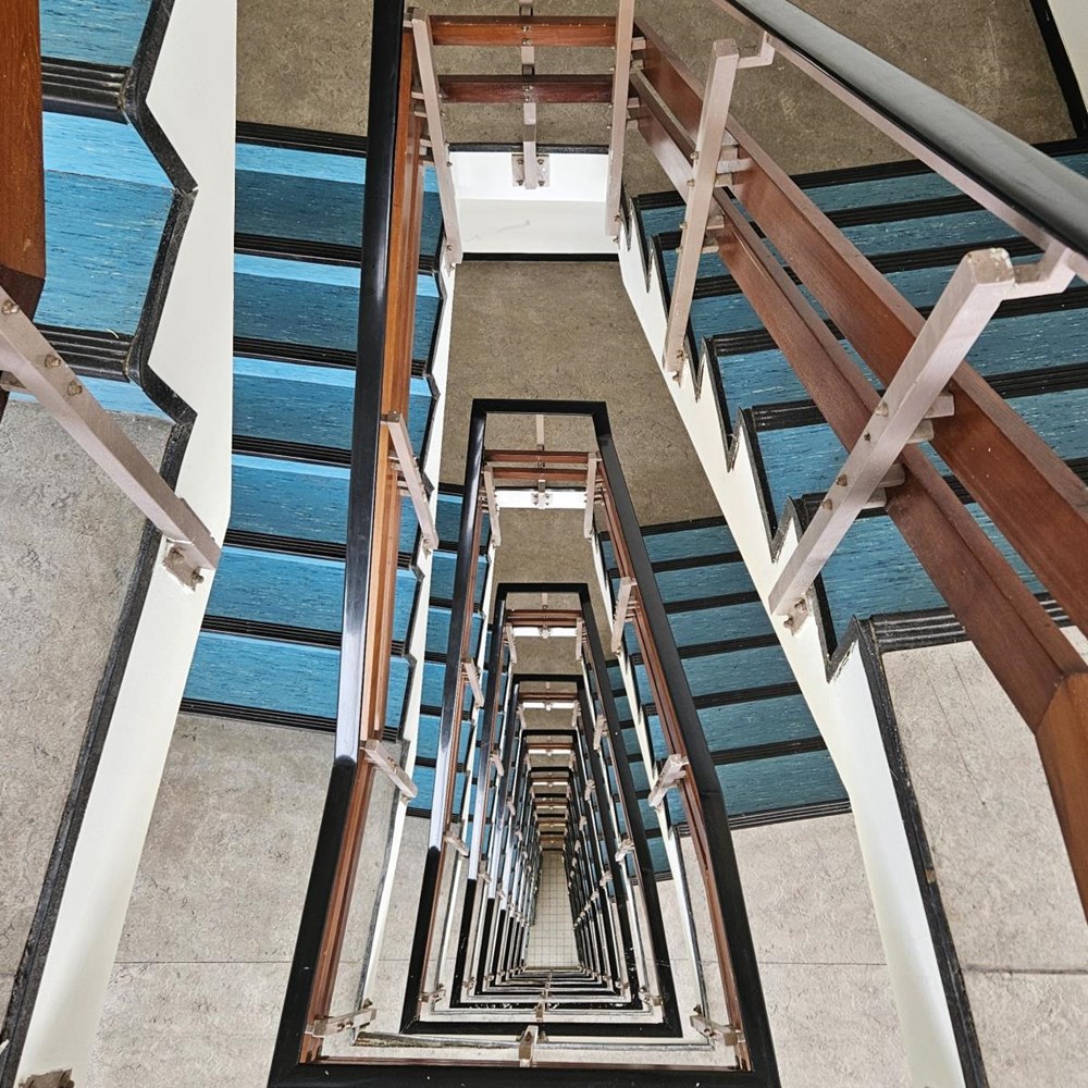 Broken lift cause for irritation in student flat: “Popping to the shop is a full workout”