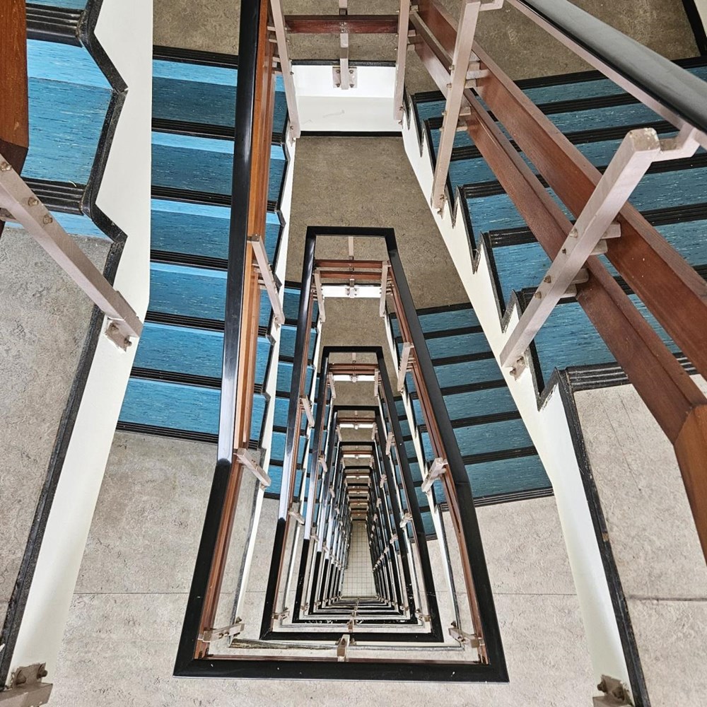 Lift in Guesthouse still a problem: out of service for another two weeks