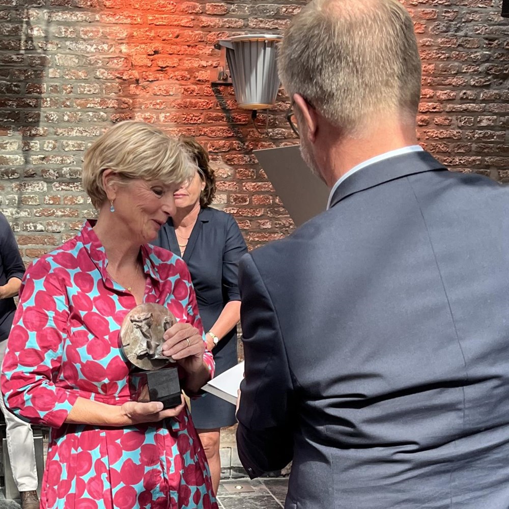 UM Medallion of Honour for editor in chief Observant