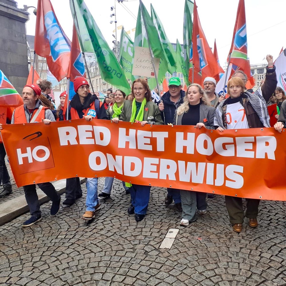 Thousands of students and lecturers take to the streets for higher education