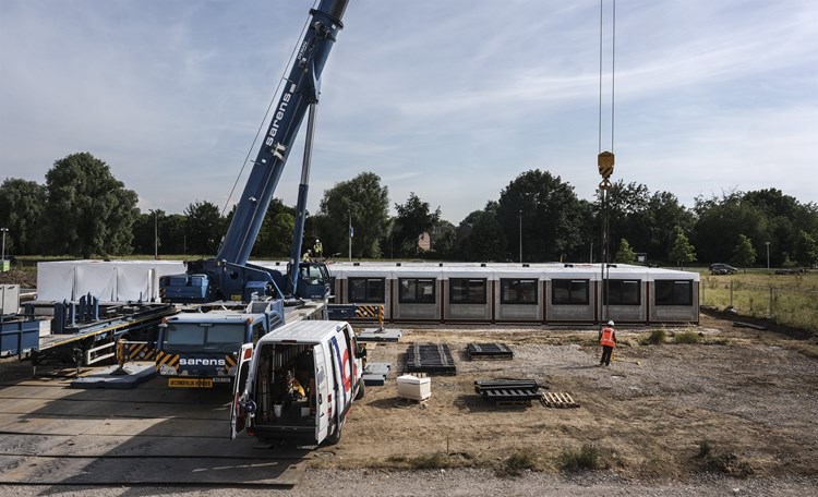 Eerste voorgefabriceerde units voor studenten aangekomen