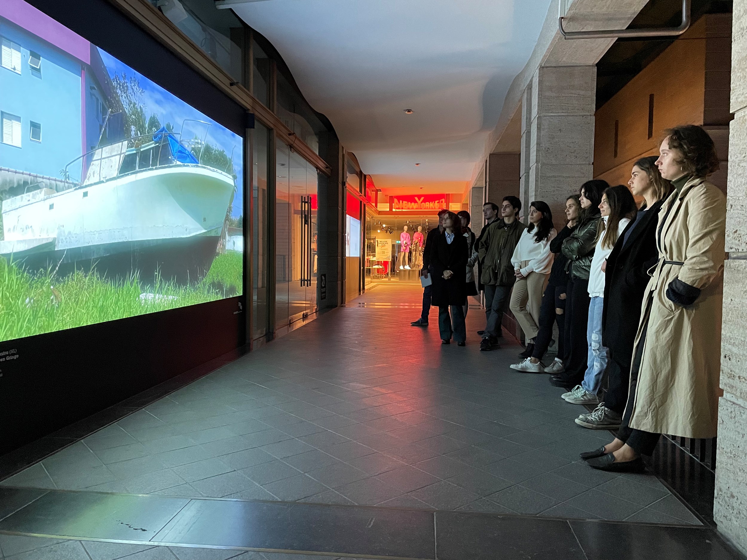 “Het is goed dat studenten ook buiten het museum kennismaken met kunst”