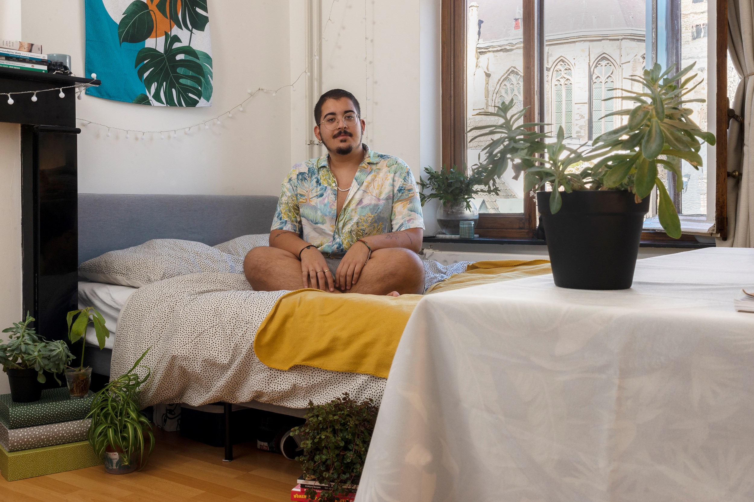 “Als ik bij mijn ouders blijf wonen, moet ik in militaire dienst”