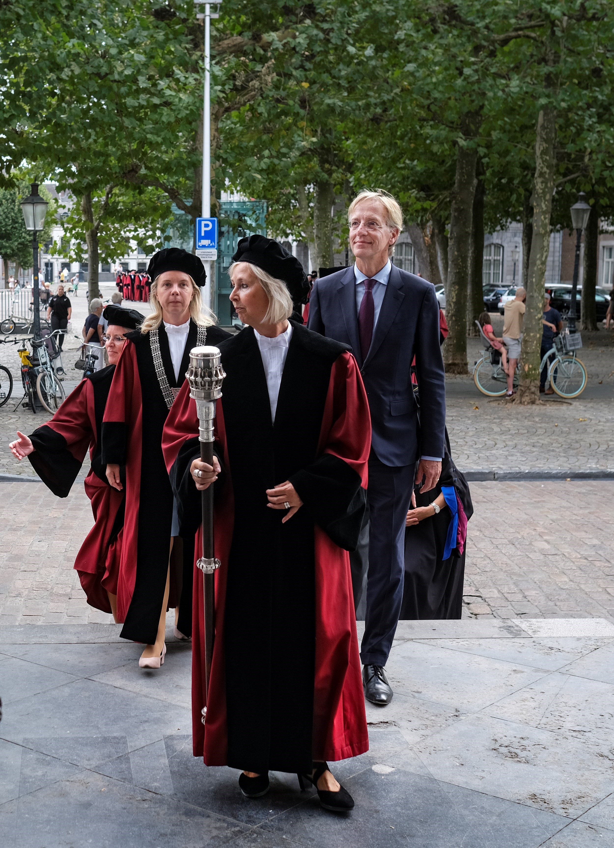 Internationalisering: Dijkgraaf wil nog geen knopen doorhakken