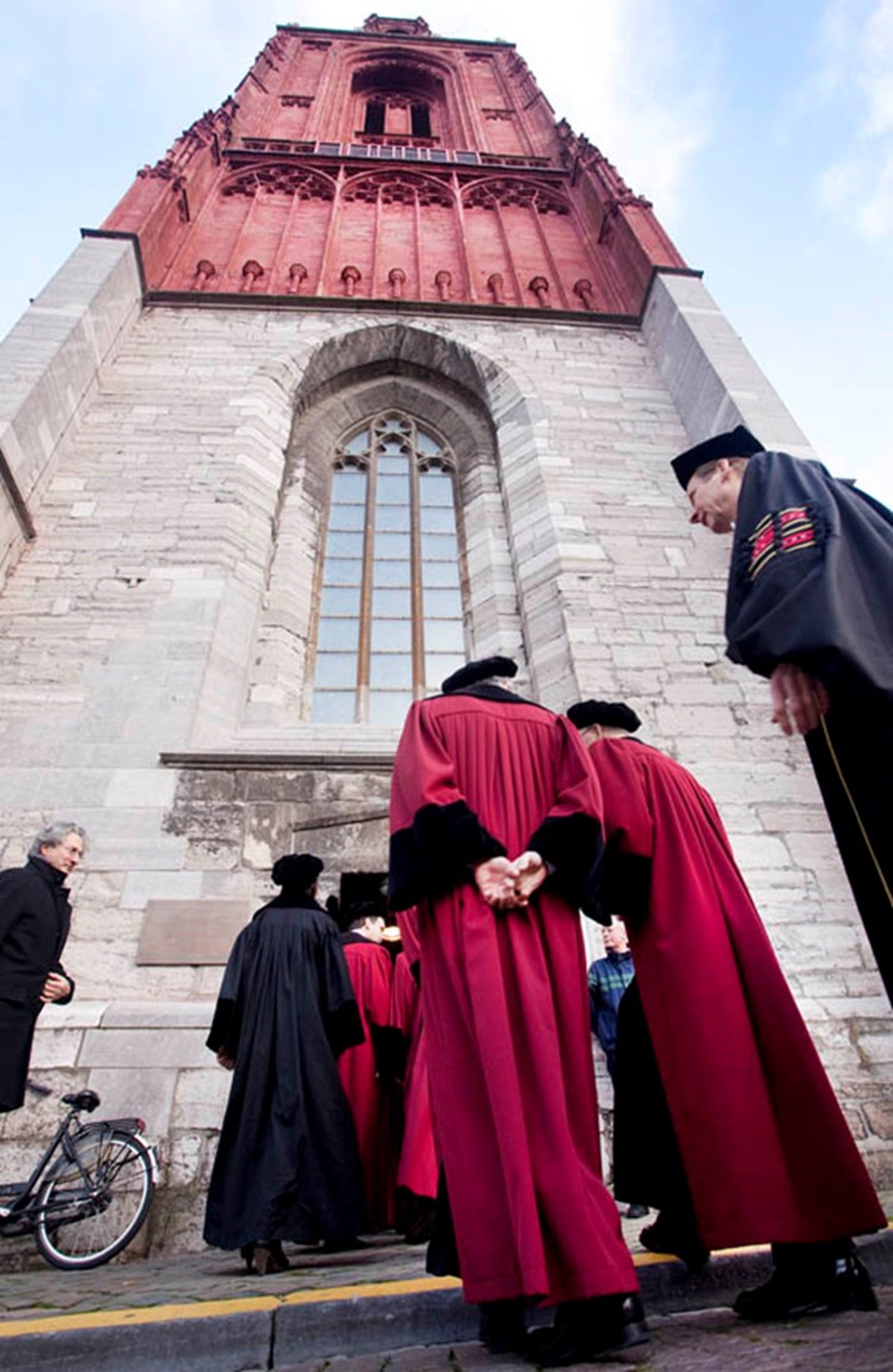 "Een hoogleraar heeft een hele academische carrière doorlopen en daardoor een breed beeld"