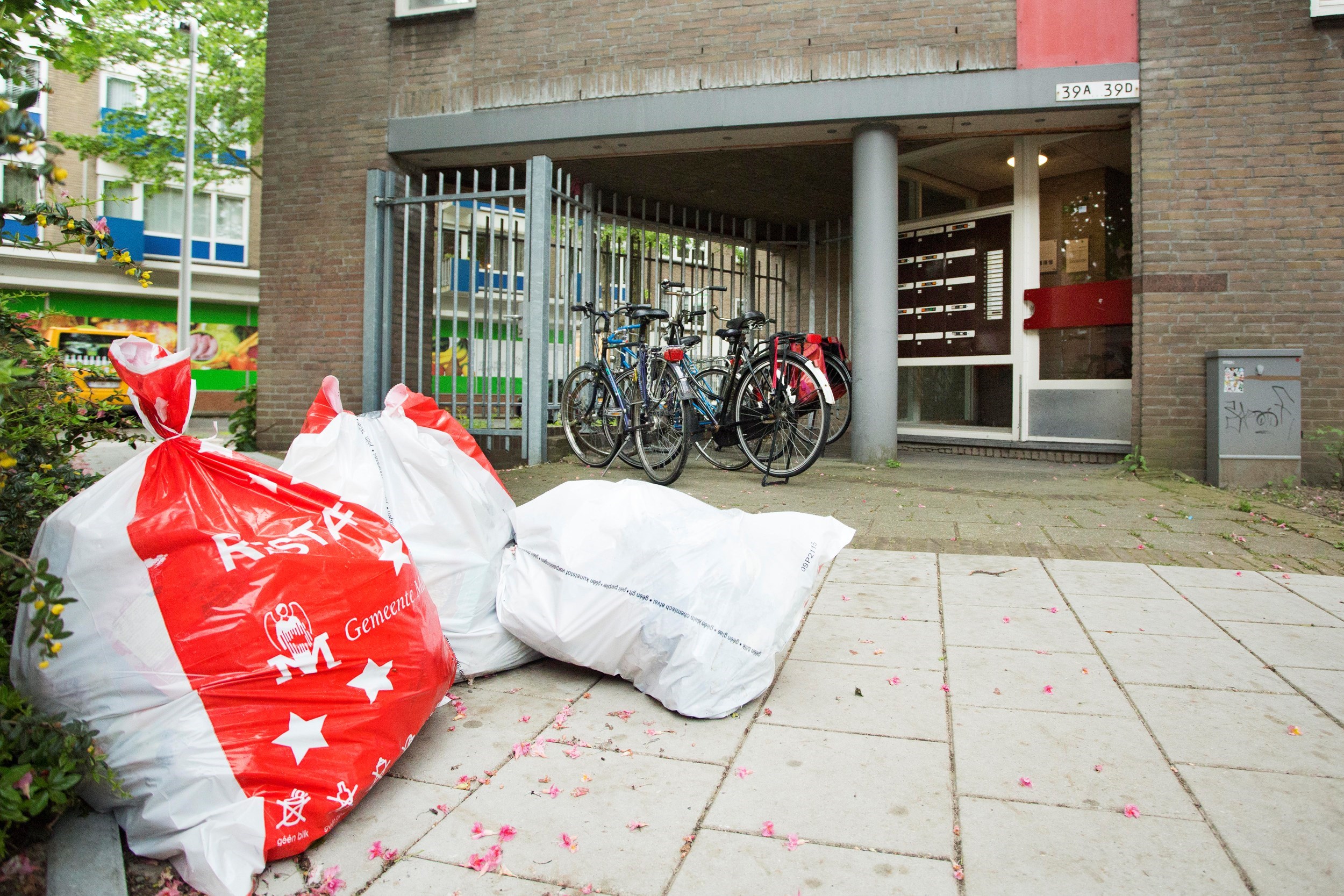 Einde van de Maastrichtse vuilniszakken in zicht en Amsterdammers hoeven geen vlees 