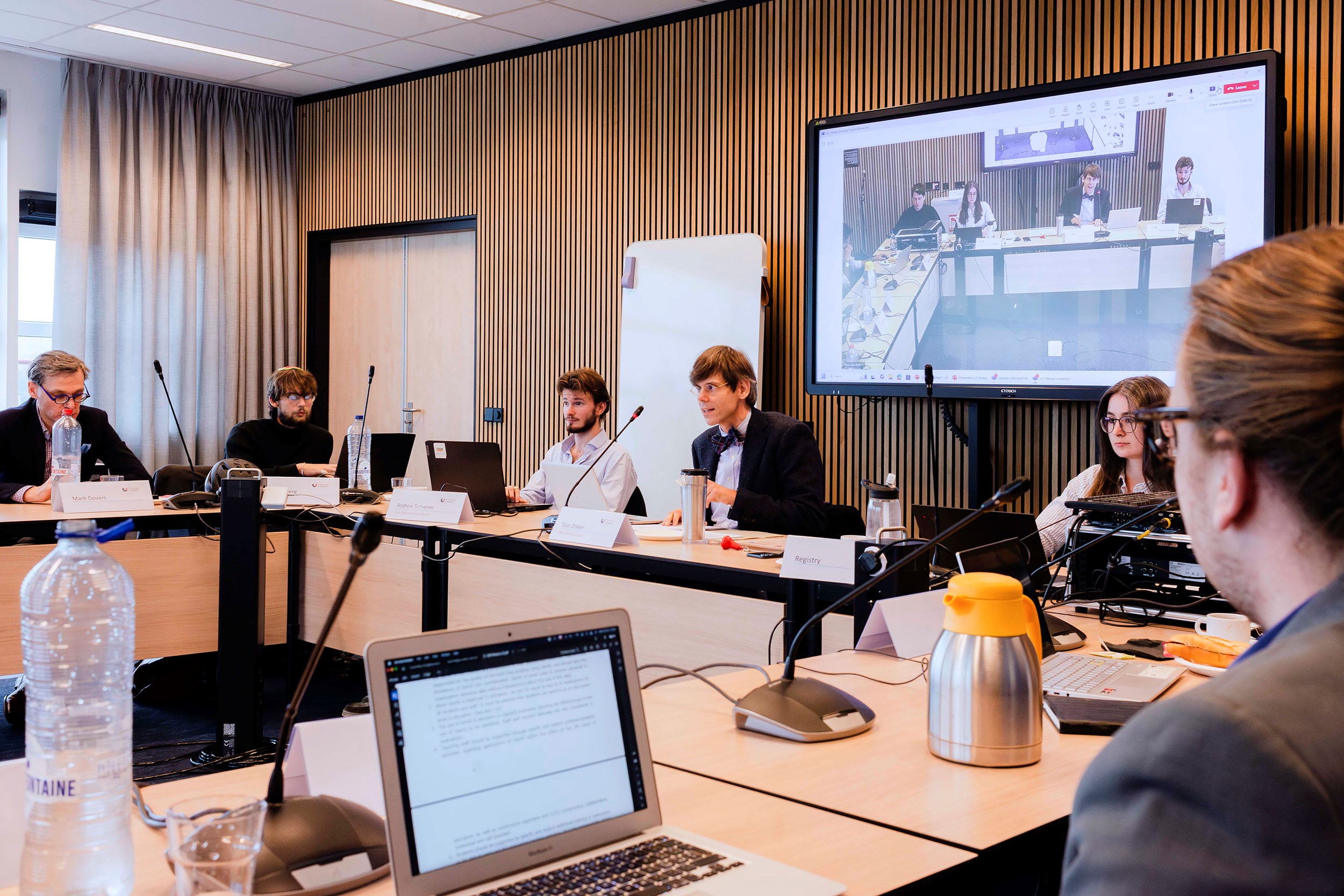 “Niets anders dan rancune tegen de vermeende ivoren toren”