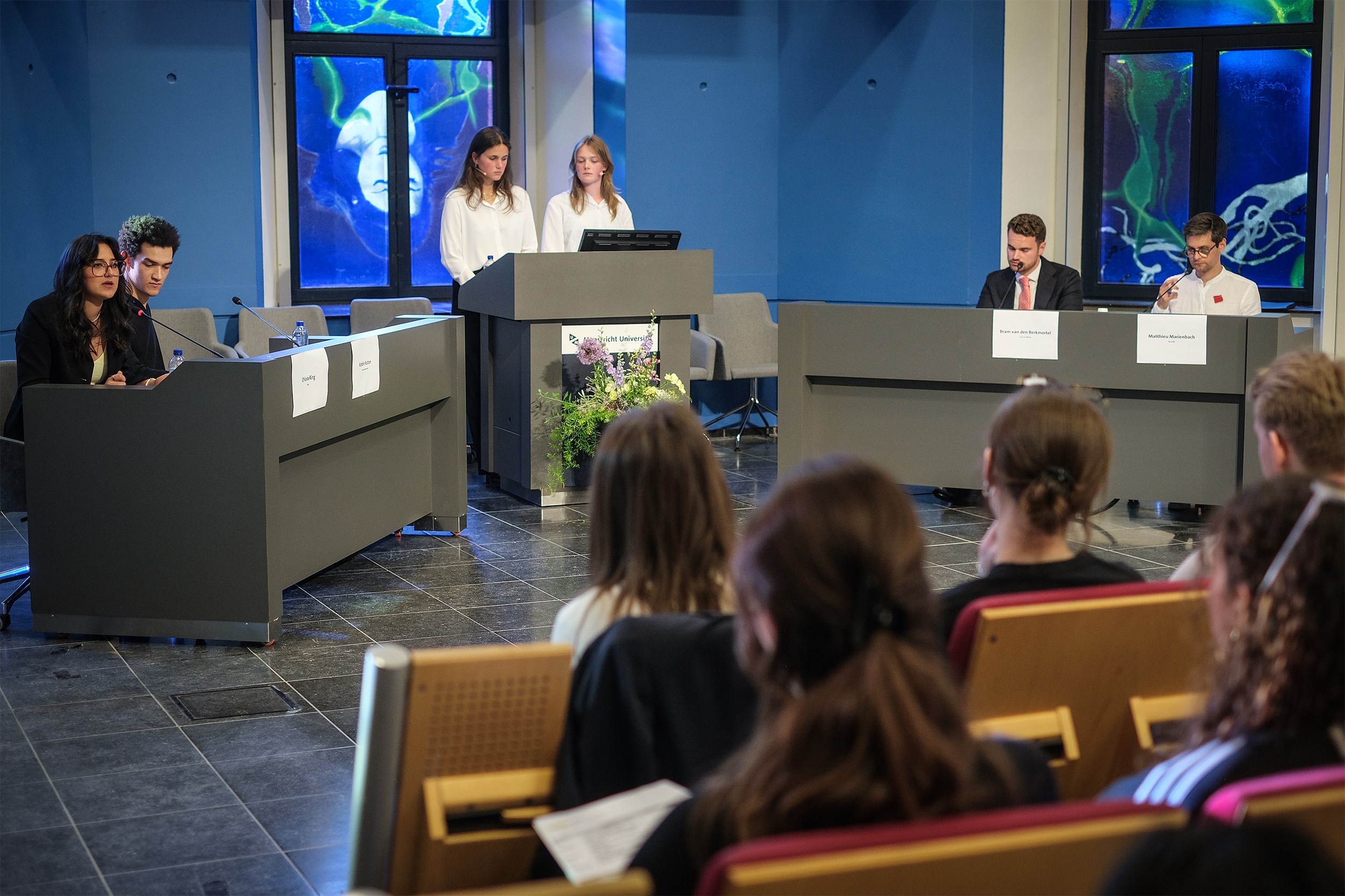 Over taallessen, de band met Israëlische instellingen en het contact met studentenverenigingen