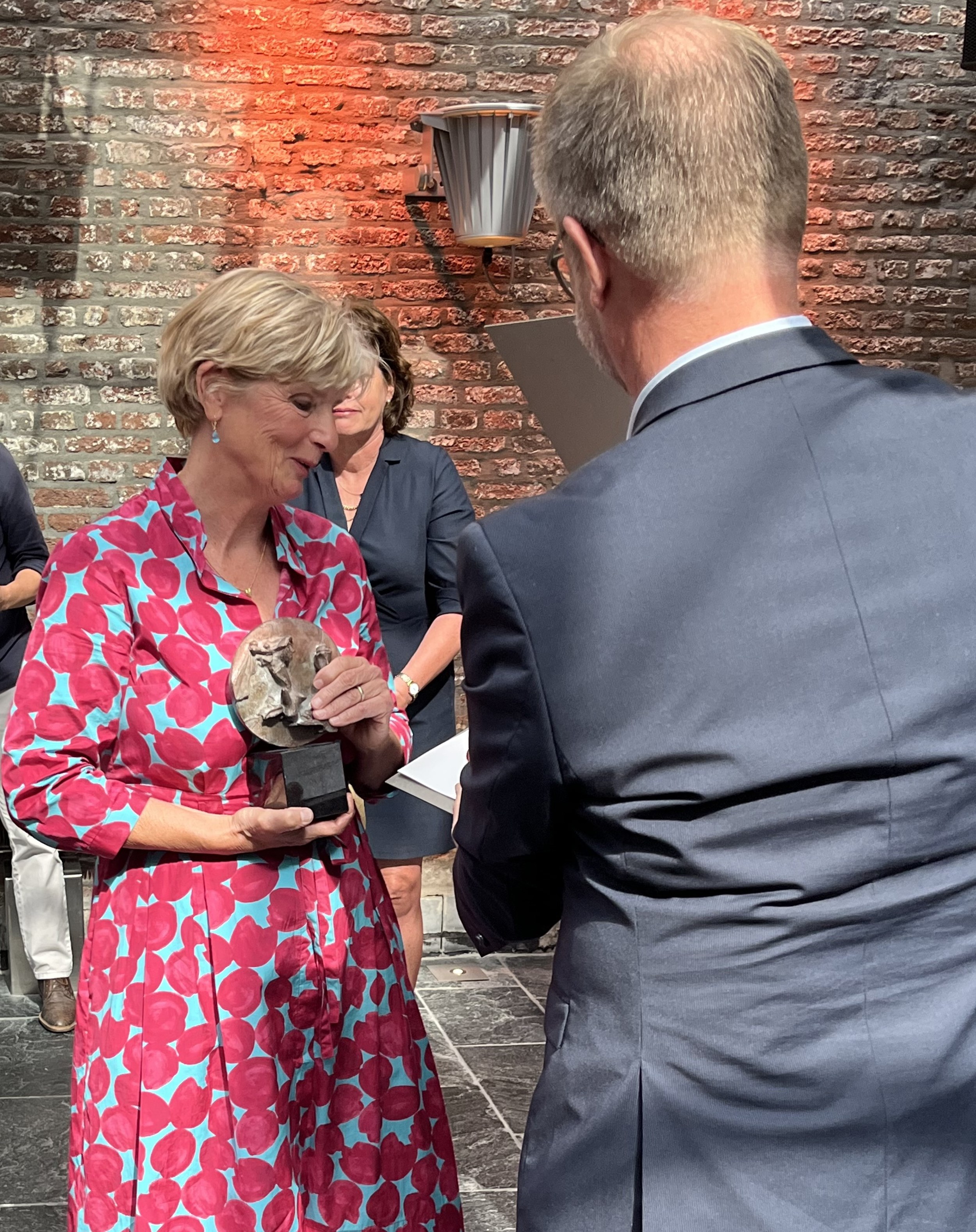 UM Medallion of Honour voor hoofdredacteur Observant