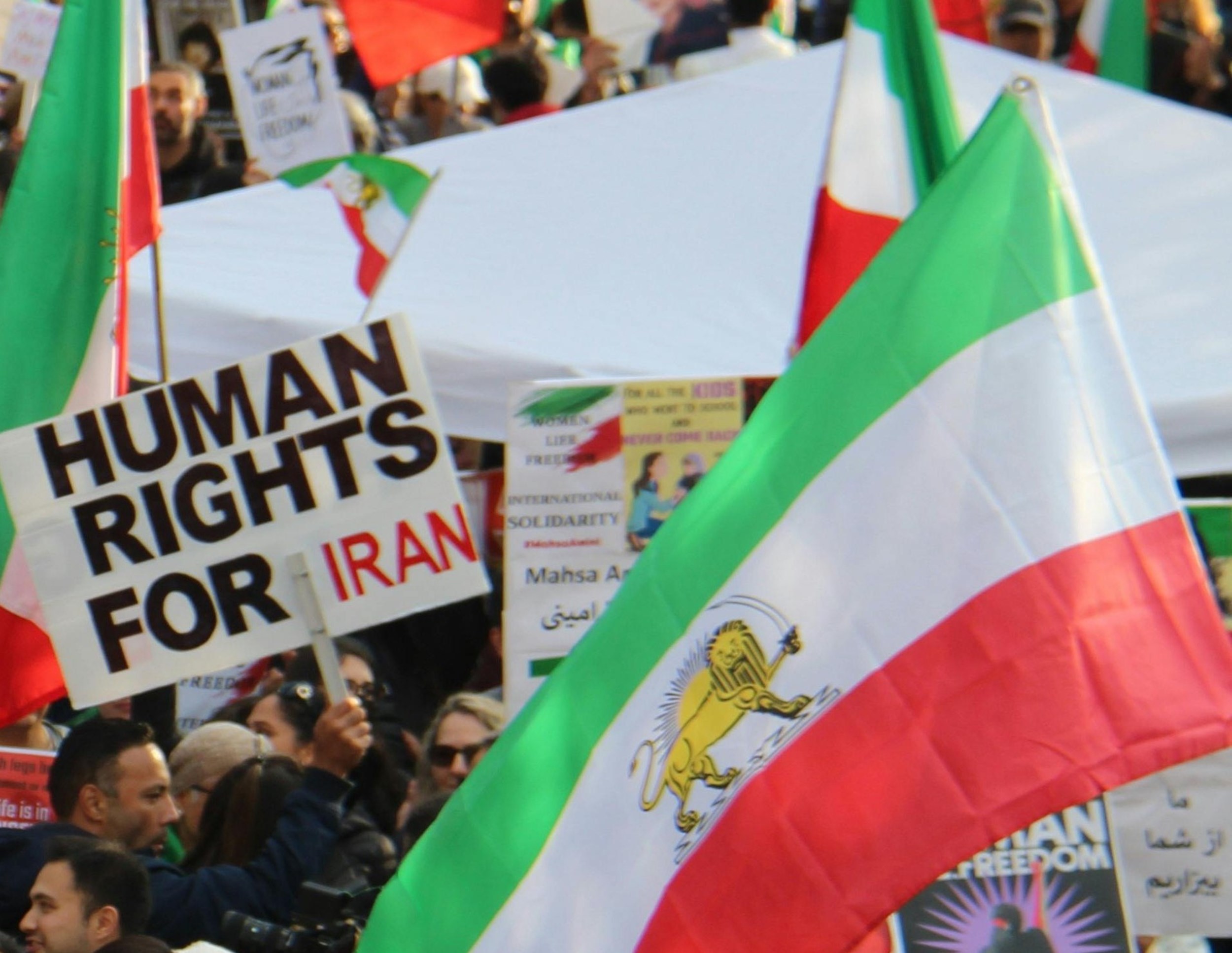 Grootschalige studentenprotesten op universiteiten in Iran