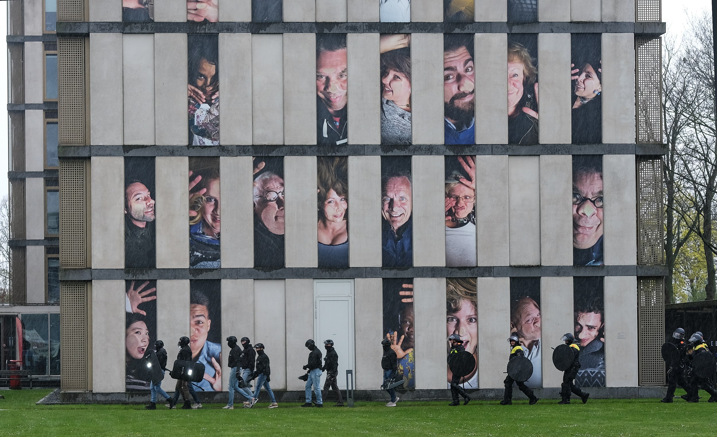 Actievoerders opgepakt na bezetting; OM doet onderzoek
