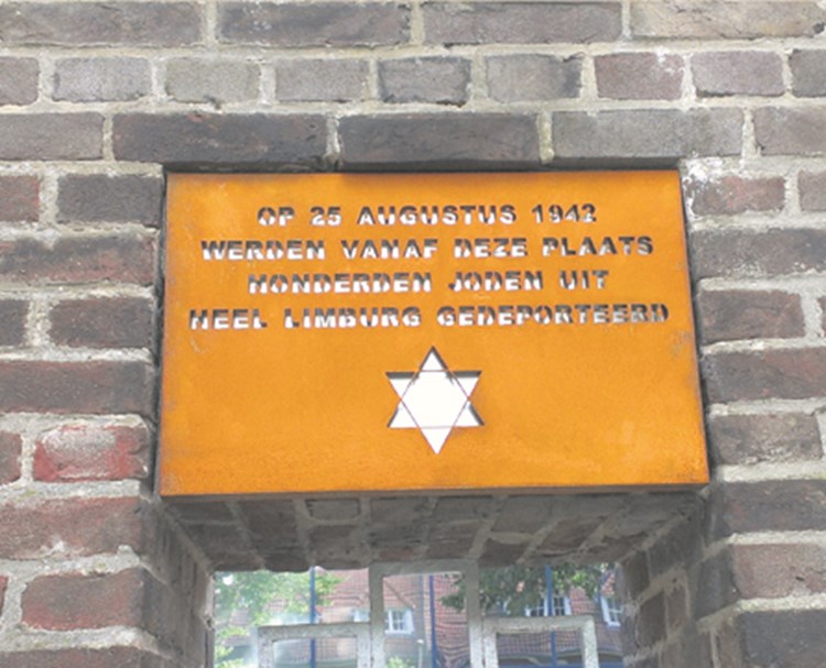 The plaque at the gate