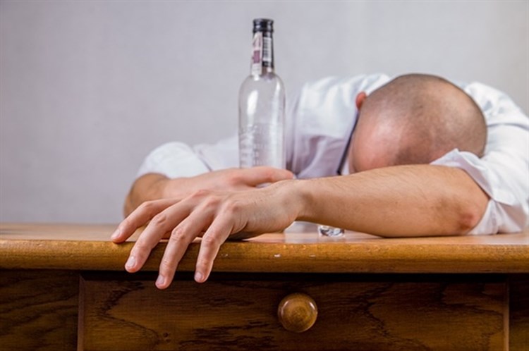 Drinking water won’t cure a hangover say Dutch researchers