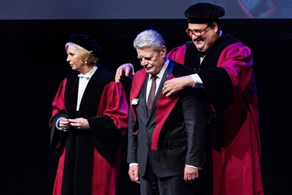 Standing ovation for President Gauck 