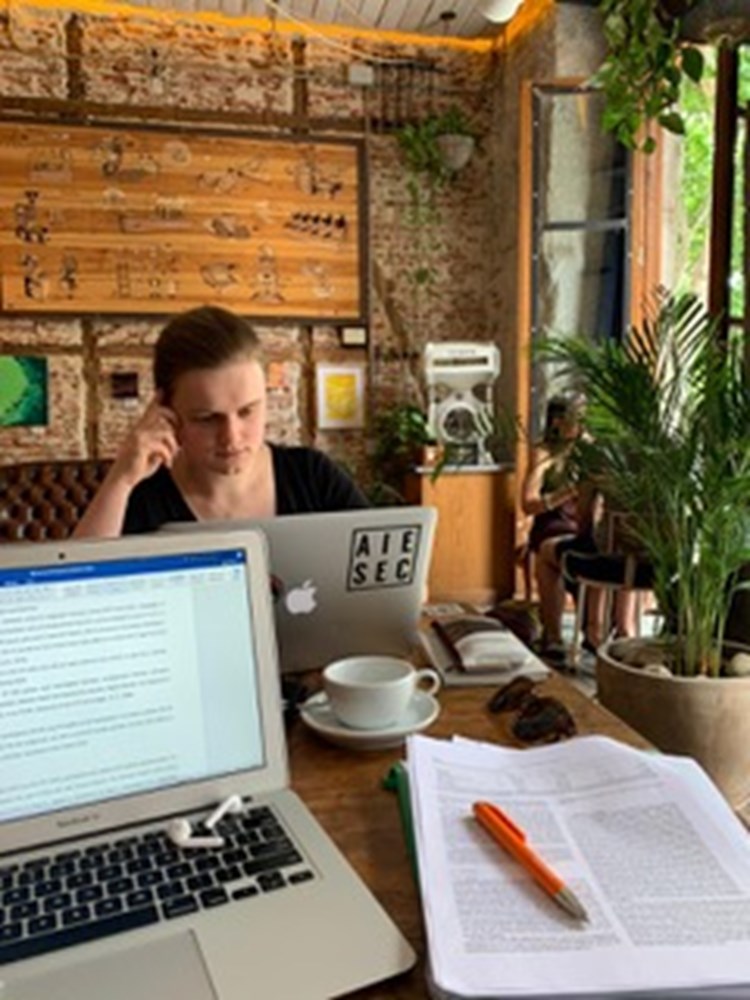 The Magic of Cafés 