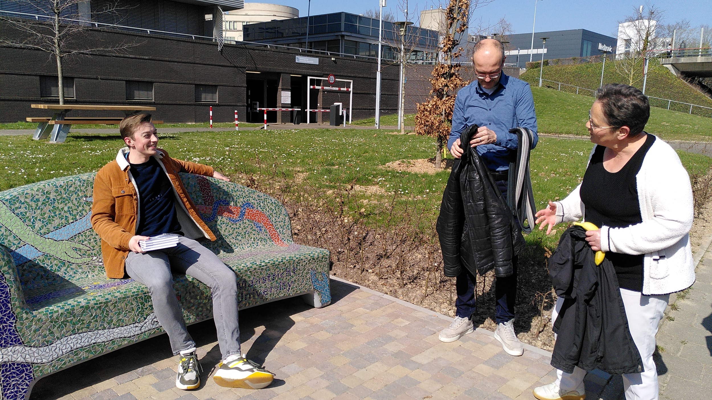 The student, the dean and the banana