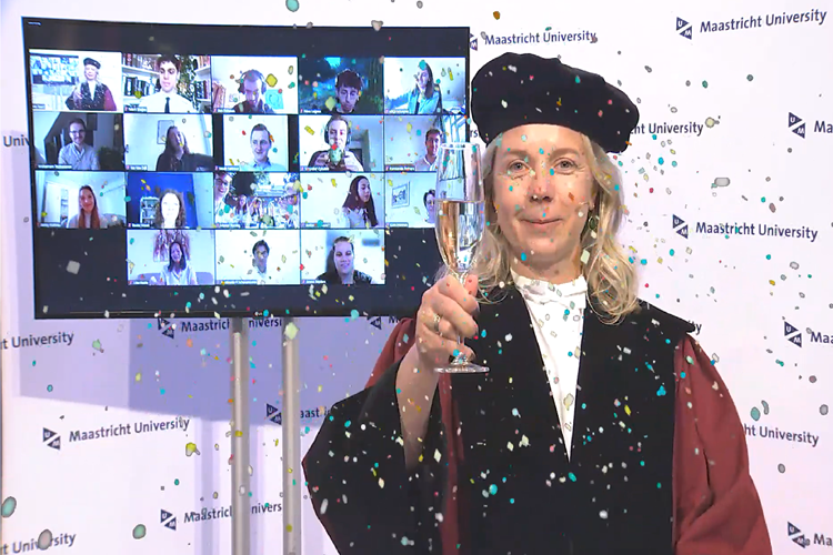 Morning programme: bachelor’s theses and bubbly
