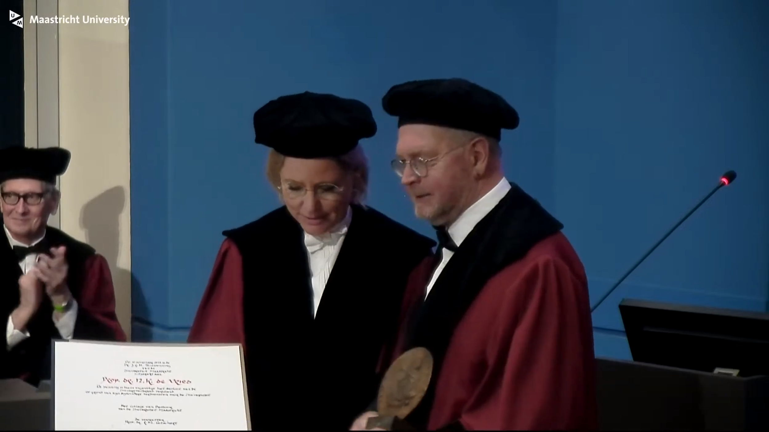 Tans Medal for departing Nanne de Vries