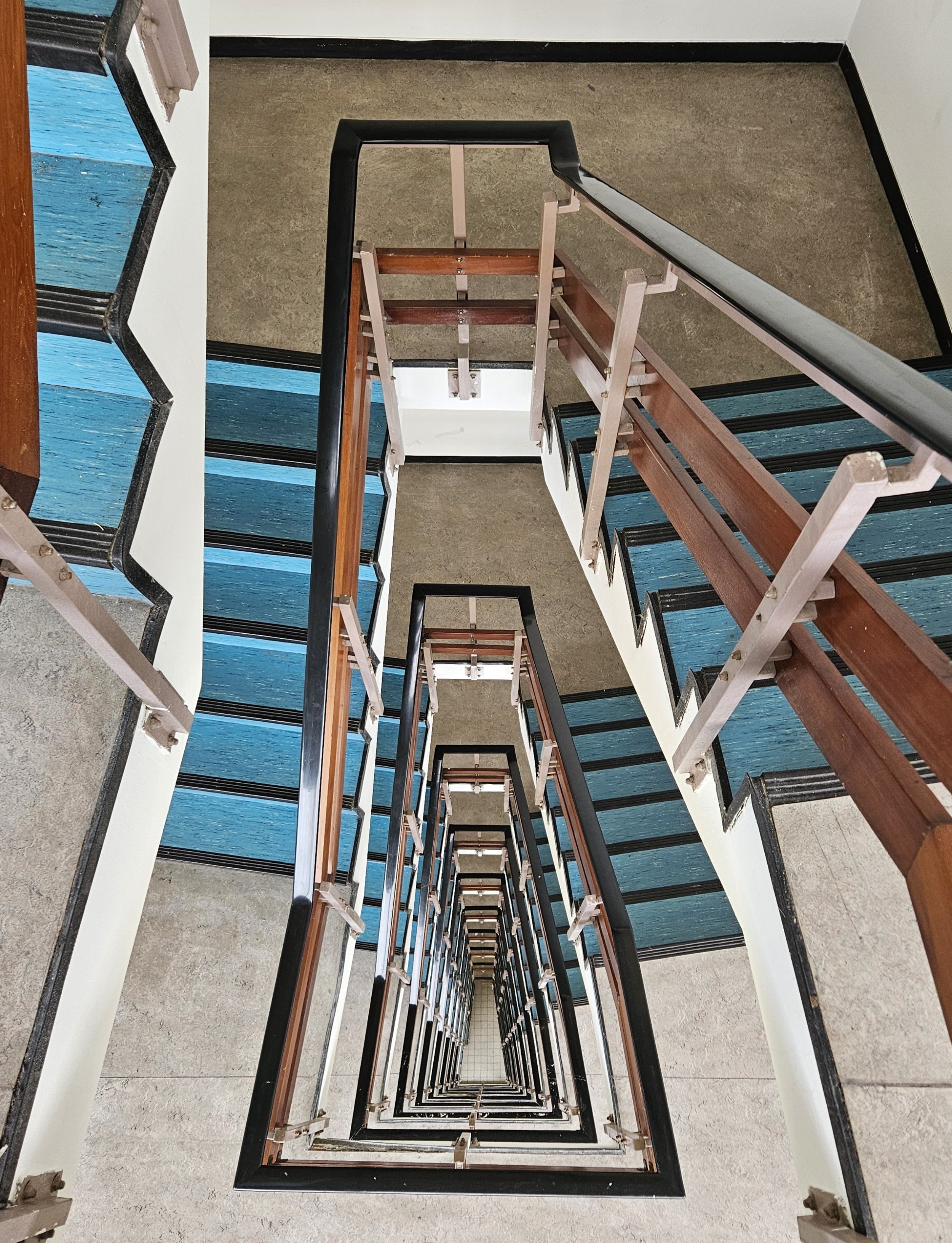 Broken lift cause for irritation in student flat: “Popping to the shop is a full workout”