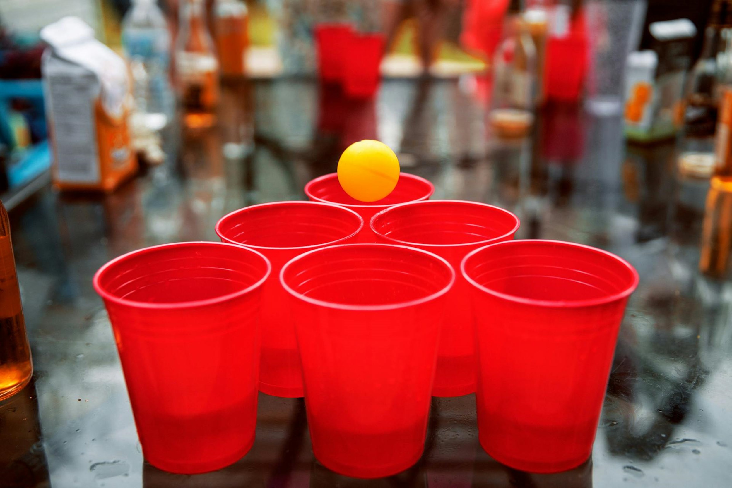 Students aim at world record beer pong and Taylor Swift fascinates researchers