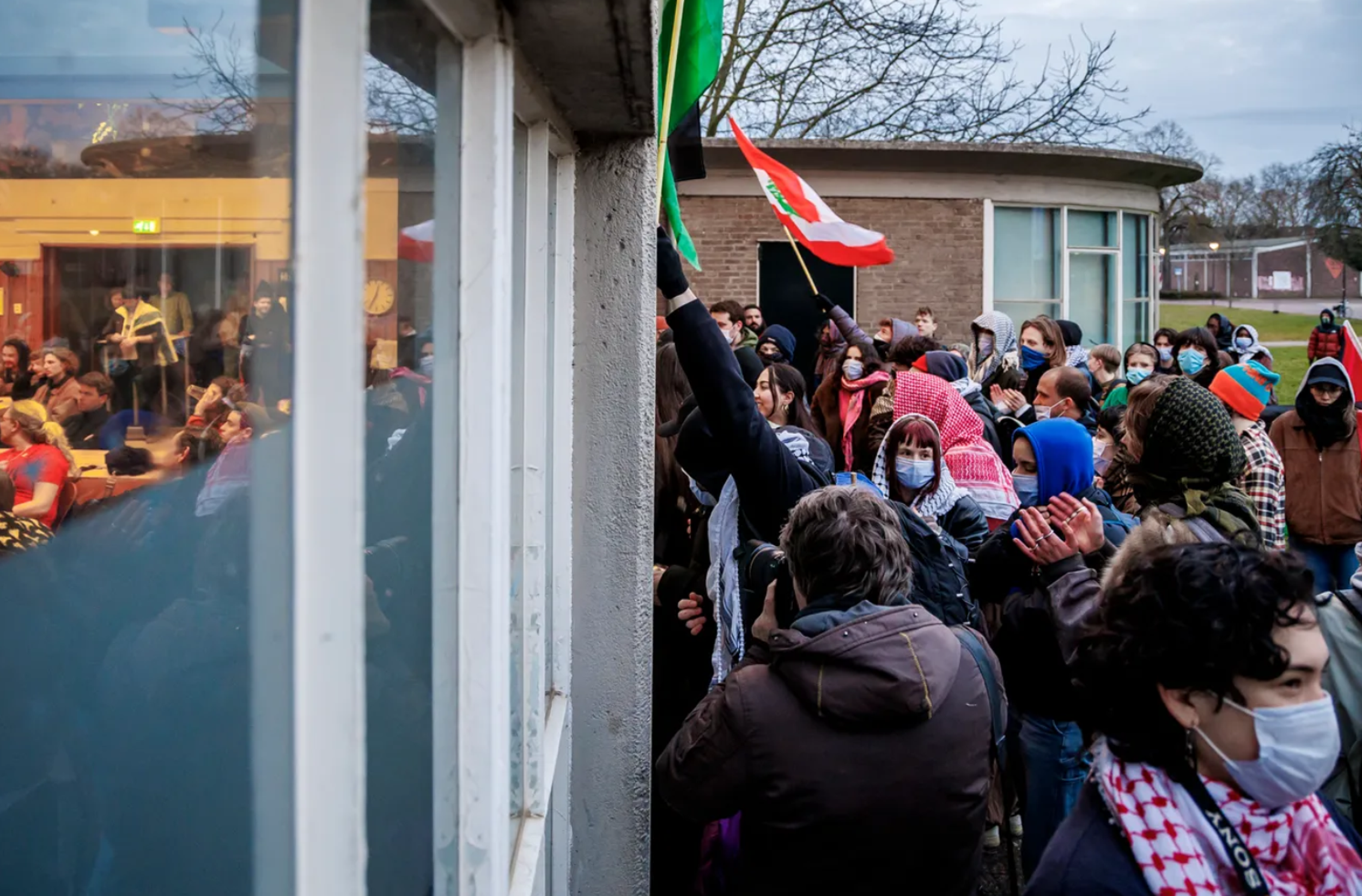  Demonstrating students disrupt pro-Israel lecture at Tapijn