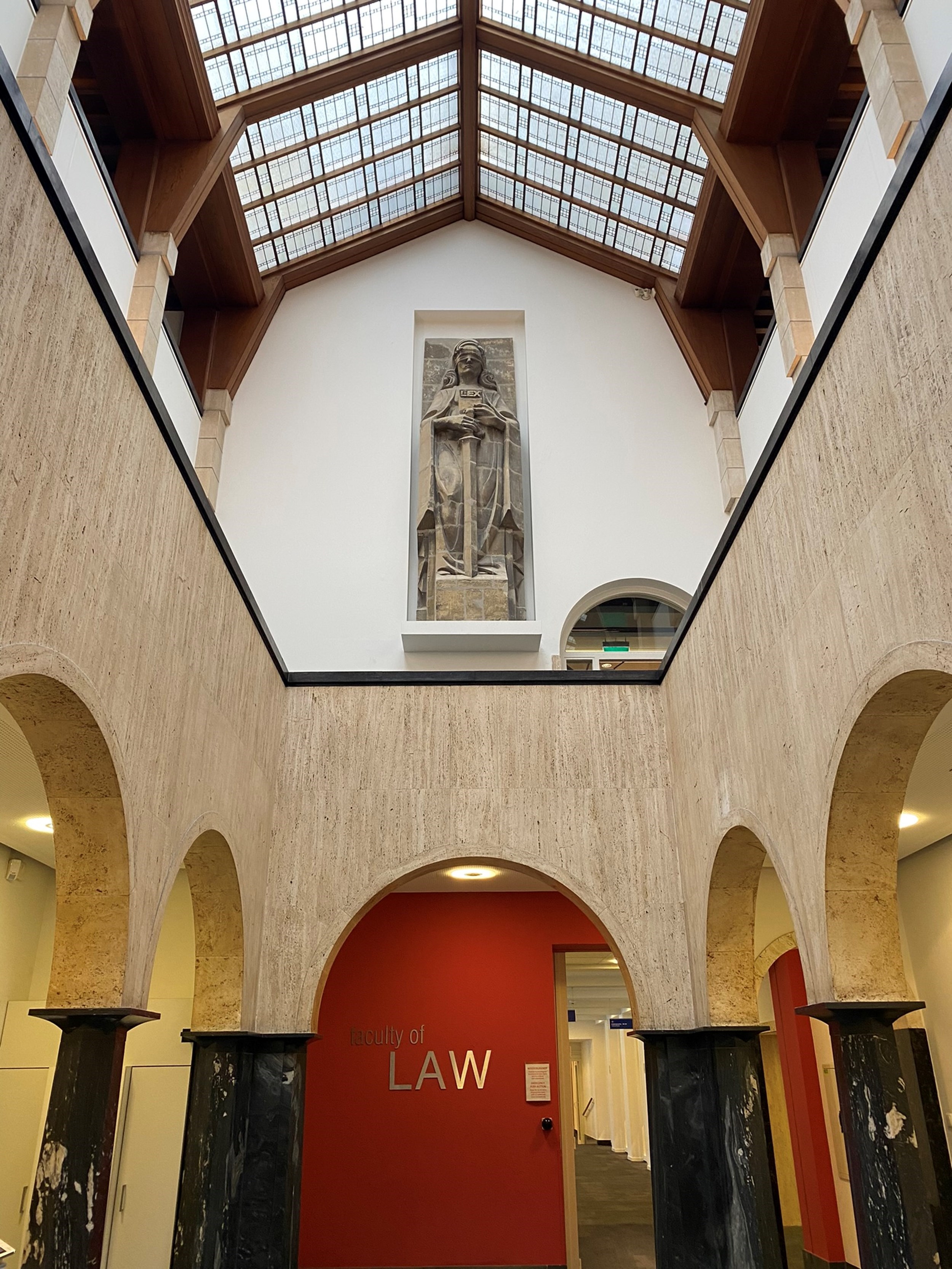 Court dismisses Law student’s claim: no damages for study delay