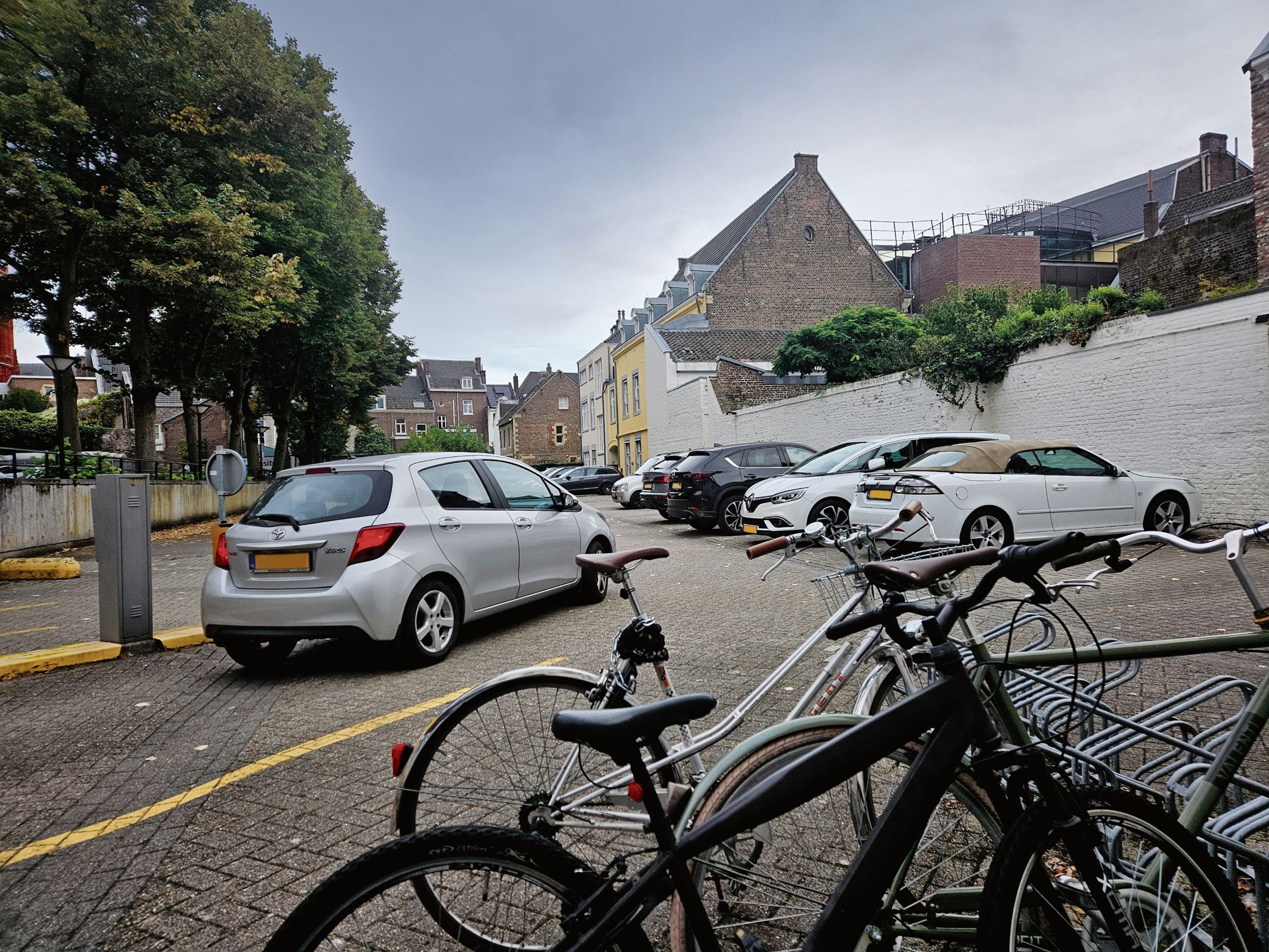 Who pays for the increasing costs of commuting by car?